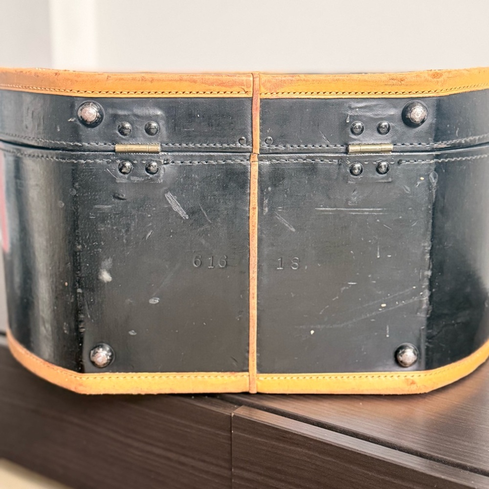 Large Antique Navy/Tan Leather Travel Hat Box ca 1919 - Picture 16 of 17